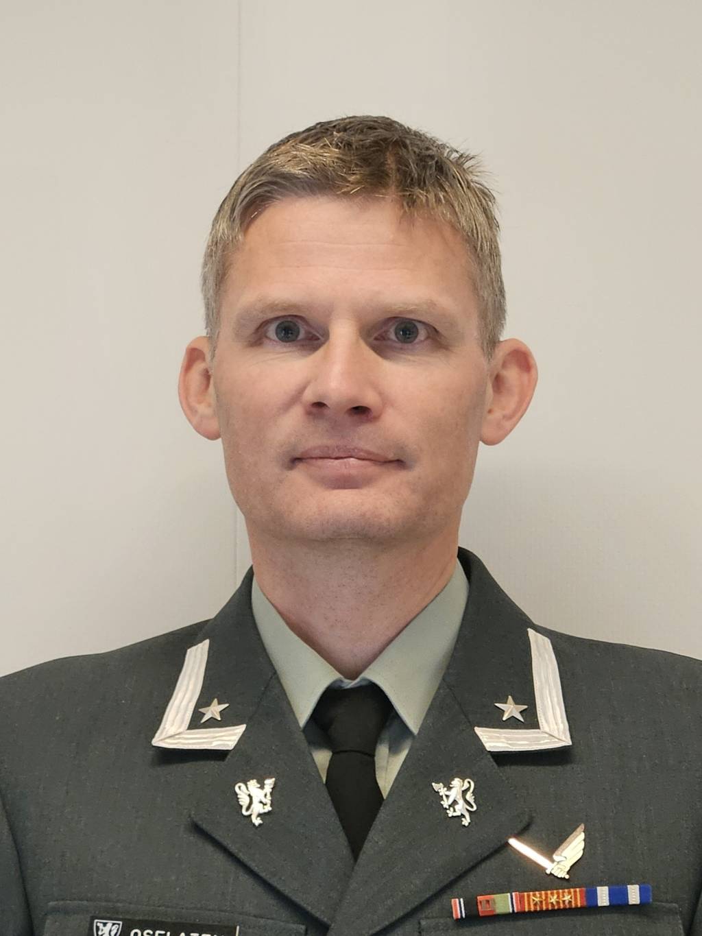 Passfoto_uniform_Amund Osflaten