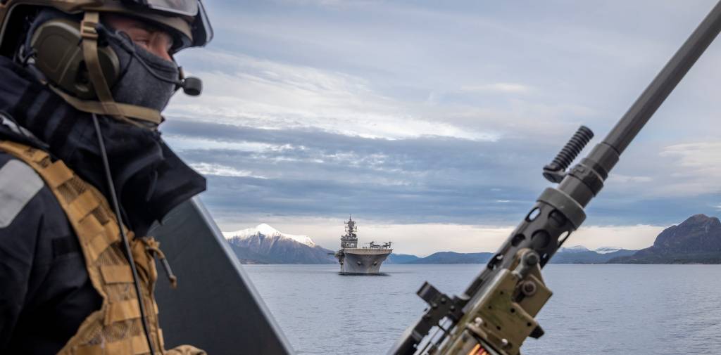 Menig artillerist på en Skjold klasse korvette under force protection av Iwo Jima (US).