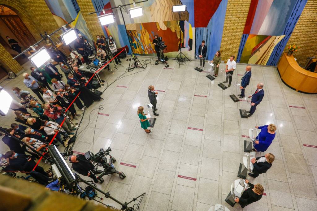 Oslo 20210914. 
F.v: Rødt-leder Bjørnar Moxnes, MDG-leder Une Aina Bastholm, SV-leder Audun Lysbakken, Sp-leder Trygve Slagsvold Vedum, Ap-leder Jonas Gahr Støre, Høyre-leder Erna Solberg, Frp-leder Sylvi Listhaug, Venstre-leder Guri Melby og KrF-leder Kjell Ingolf Ropstad under partilederdebatt på Stortinget.
Foto: Trond Reidar Teigen / NTB