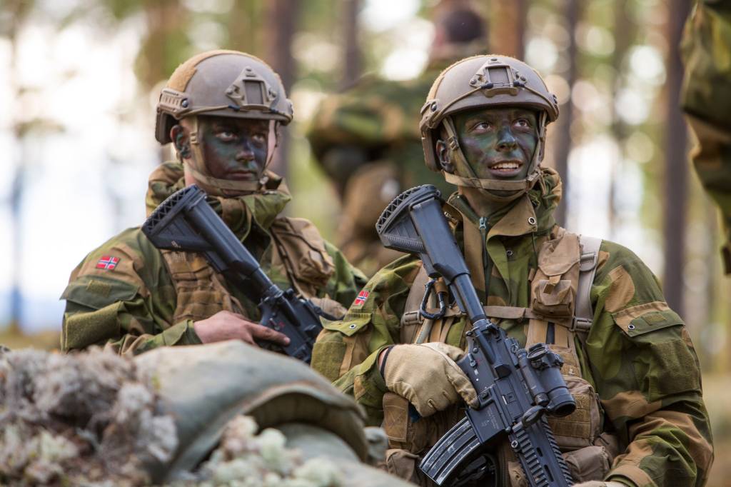 I august 2014 ble øvelse Ulvelabb gjennomført for rekruttene i Kampeskadronen (KESK). Dette er en øvelse for å øve på grunnleggende infanteridisipliner. // In August of 2014 the Norwegian Army's Manoeuvre School's Mechanized Company Group (KESK) conducted the exercise 