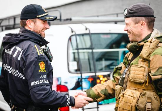 HV-16 og politiet sammen under øvelse Åsgard.