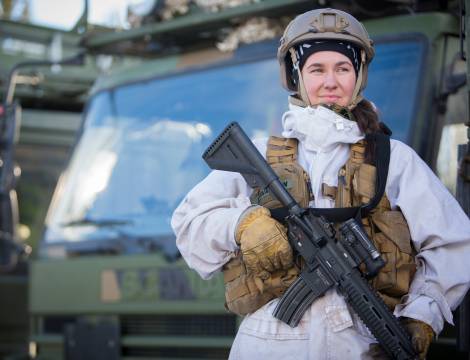 Kvinnelig soldat fra Stridstrenbataljonen under øvelse Joint Viking 2015/  Joint Viking 2015 in northern Norway