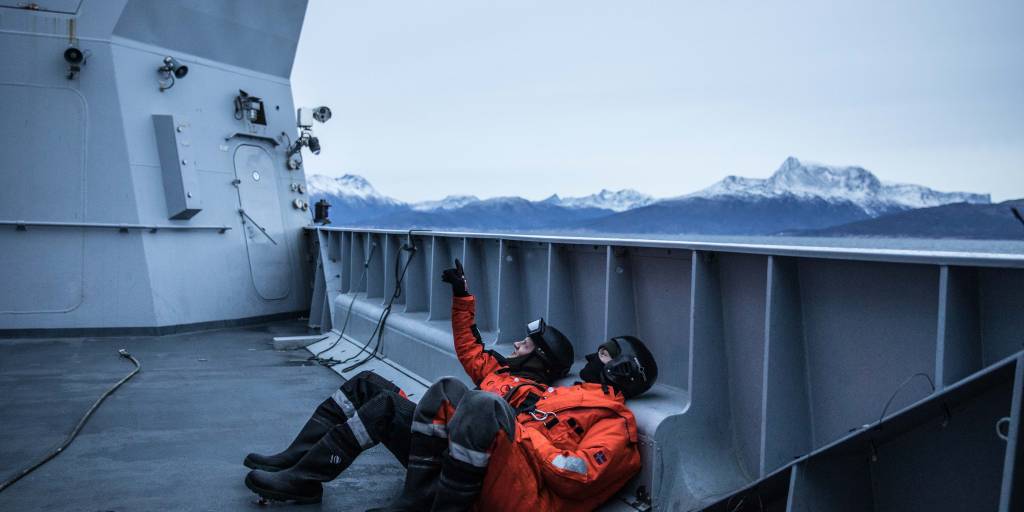 Under øvelser på havet kan dagene ofte bli lange, det er viktig å hvile når en har mulighet. Her er Sjøbjørnmannskap på KNM Otto Sverdrup klare for oppdrag. // Days at sea can often get long, and a few minutes of rest  important every now and then. Here, the lightboat crew from HNoMS Otto Sverdrup.