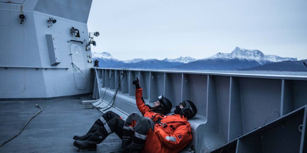 Under øvelser på havet kan dagene ofte bli lange, det er viktig å hvile når en har mulighet. Her er Sjøbjørnmannskap på KNM Otto Sverdrup klare for oppdrag. // Days at sea can often get long, and a few minutes of rest  important every now and then. Here, the lightboat crew from HNoMS Otto Sverdrup.