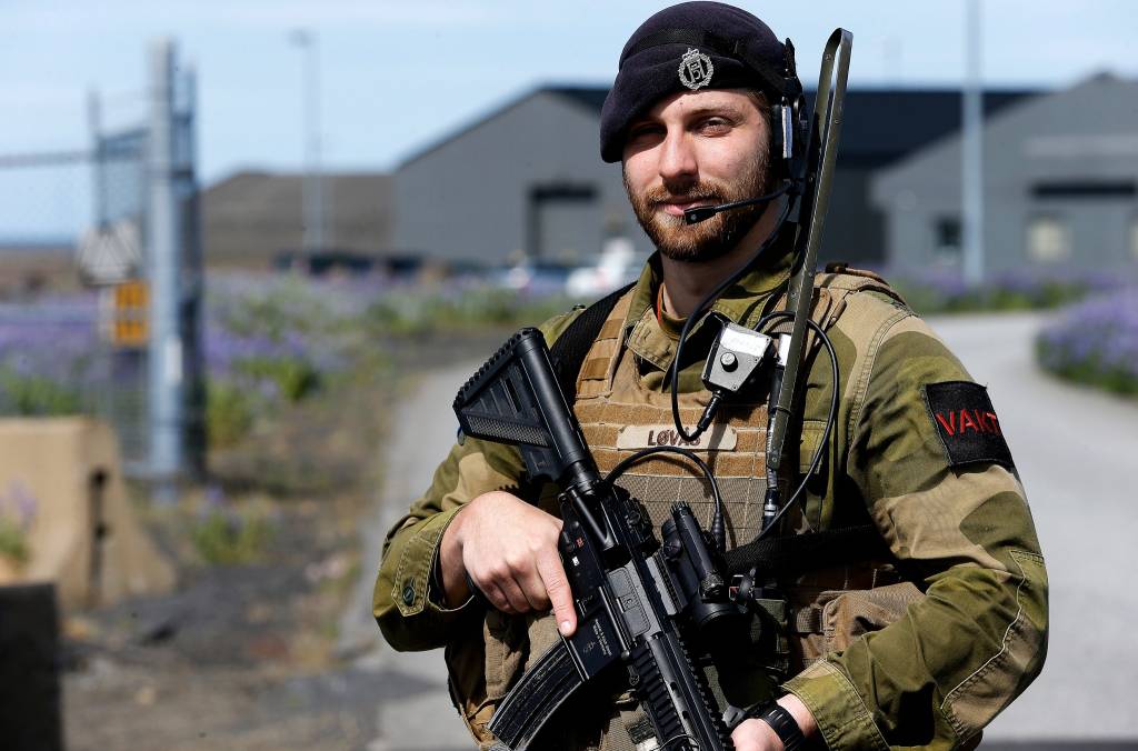 Oscar Løvås fra vakt og sikkring på Keflavik basen etter under Iceland Air Policing (IAP) på Island / Oscar Løvås secure Keflavik base during Iceland Air Policing (IAP) at Iceland