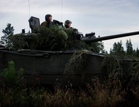 En cv-90 på RenaAn armoured personnel carrier at Rena