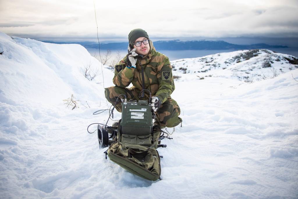 Cybertekniker-elever fra Cyberforsvarets våpenskole under deres vinter-/sambandsøvelse i Trøndelag, november 2019