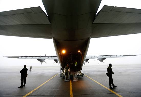 Fra øvelse Samaritan 2013, hvor det øves på pasientforflyttning fra Gardermoen militære flystasjon til en CSU (Casualty Strategic Unit) på Luftforsvarets  Skolesenter på Kjevik med C-130J Hercules fra 335 skvadronen.