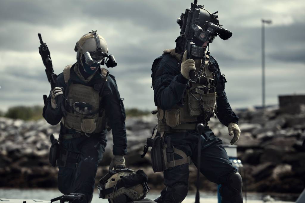Marinejegere trener under en øvelse i Ramsund /
Operators from  the Norwegian Navy Special Operations Command during an exercise in northern Norway