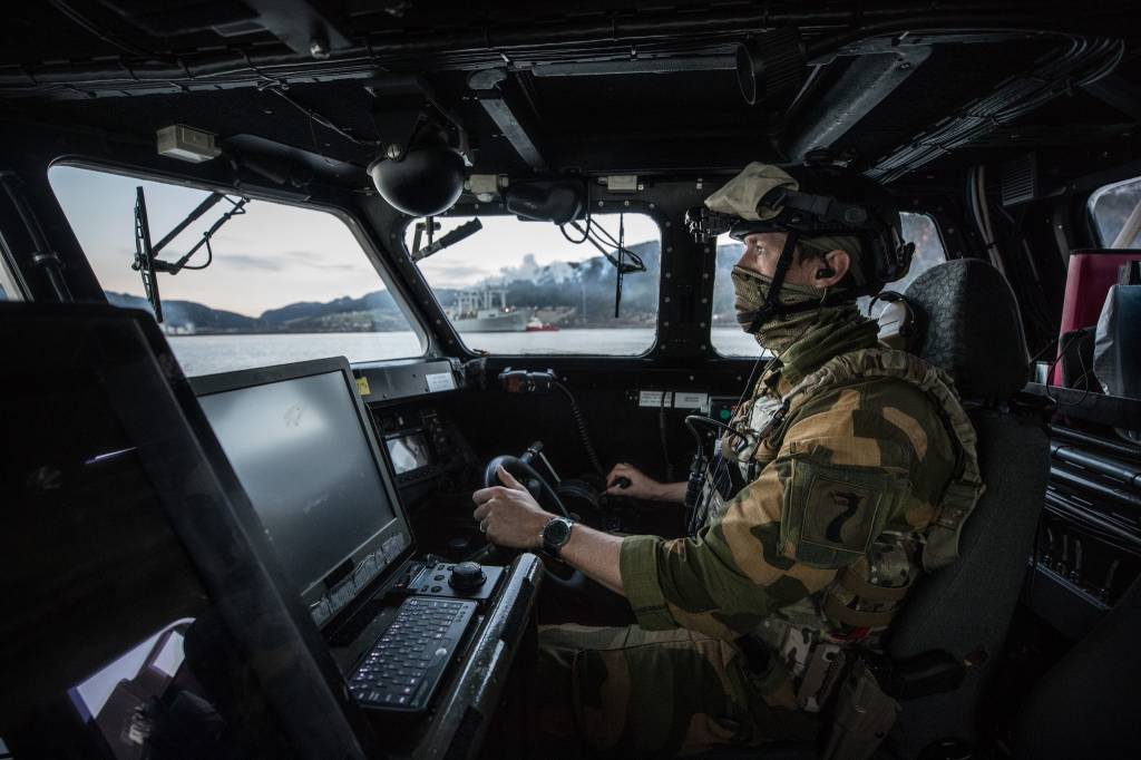 Fartøysoperatør fra Kystjegerkommandoen (KJK) under øvelse Trident Juncture 2018