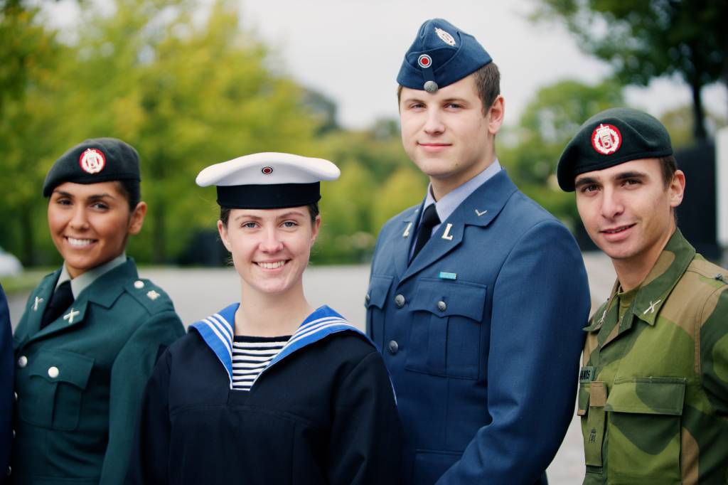 Soldater fra de tre forsvarsgrenene Hær, Sjø og Luft sammen på Akershus festning ifm innføringen av allmennvernepliktNorwegian conscripts from the Navy, Army and the Air Force