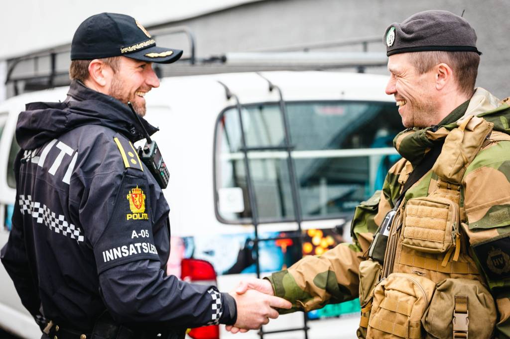 HV-16 og politiet sammen under øvelse Åsgard.