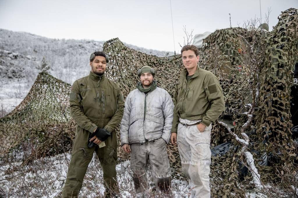 Soldater fra artilleribataljonen under øvelse. *** Local Caption *** Soldiers from Artillery battalion during live fire exersice in Halkavarre in Finnmark. 