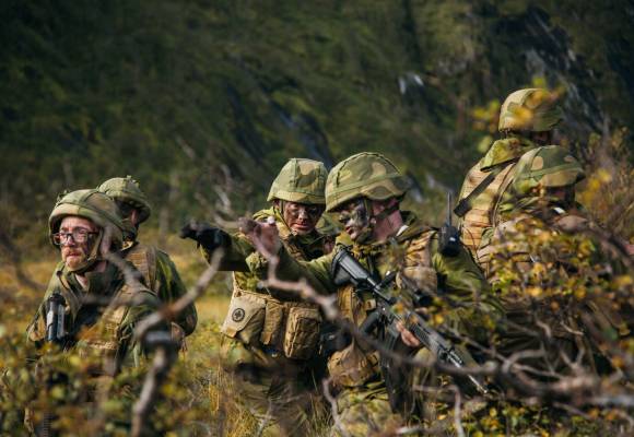 Områdesoldater fra HV-16 gjennomførte et skarpt ildoverfall under øvelse Njård 2018.