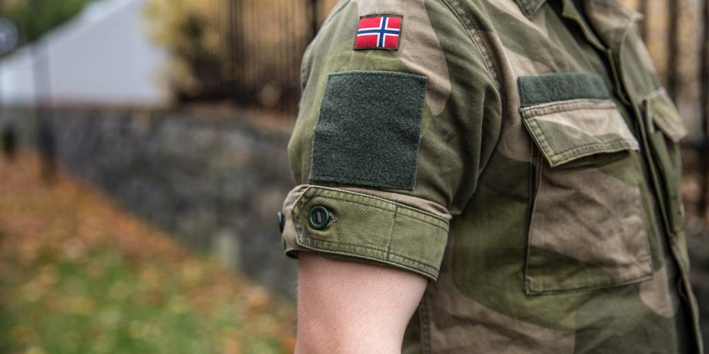 Illustrasjonsbilde av sommerbrett på uniform / Illustration of summer sleeves on uniforms
