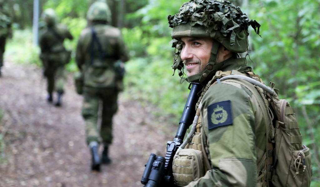 Befal fra Østfold UTR trener grunnleggende soldatferdigheter i Horten. ​