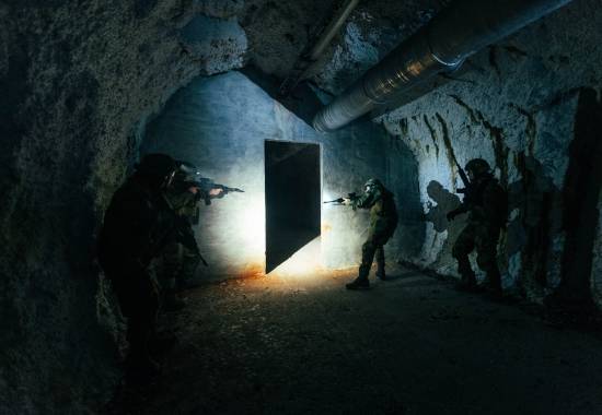 Møre og Fjordane Heimevernsdistrikt 11 årlig område trening. 
Her fikk tropp 3 mulighet til å trene på en helt ny lokasjon. 
Lagførerene fikk en gjennomgang av troppsjef på scenarioen som de skulle ta med laget sitt gjennom. 
Markørerer ble plassert langs deler av tunnelen. To og to lag fikk oppgaven av å klarere tunnel gangene med bruk av kommunikasjon og teknikk.