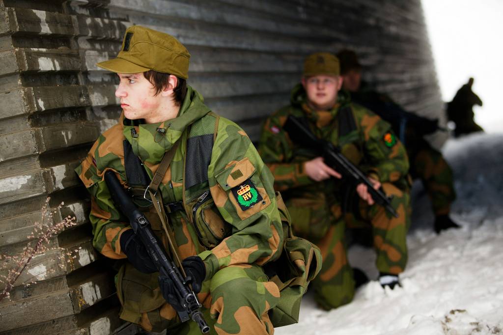 heimevernssoldater fra heimevernets innsatsstyrke trener på dombåsnorwegian national guards soldiers training at dombås
