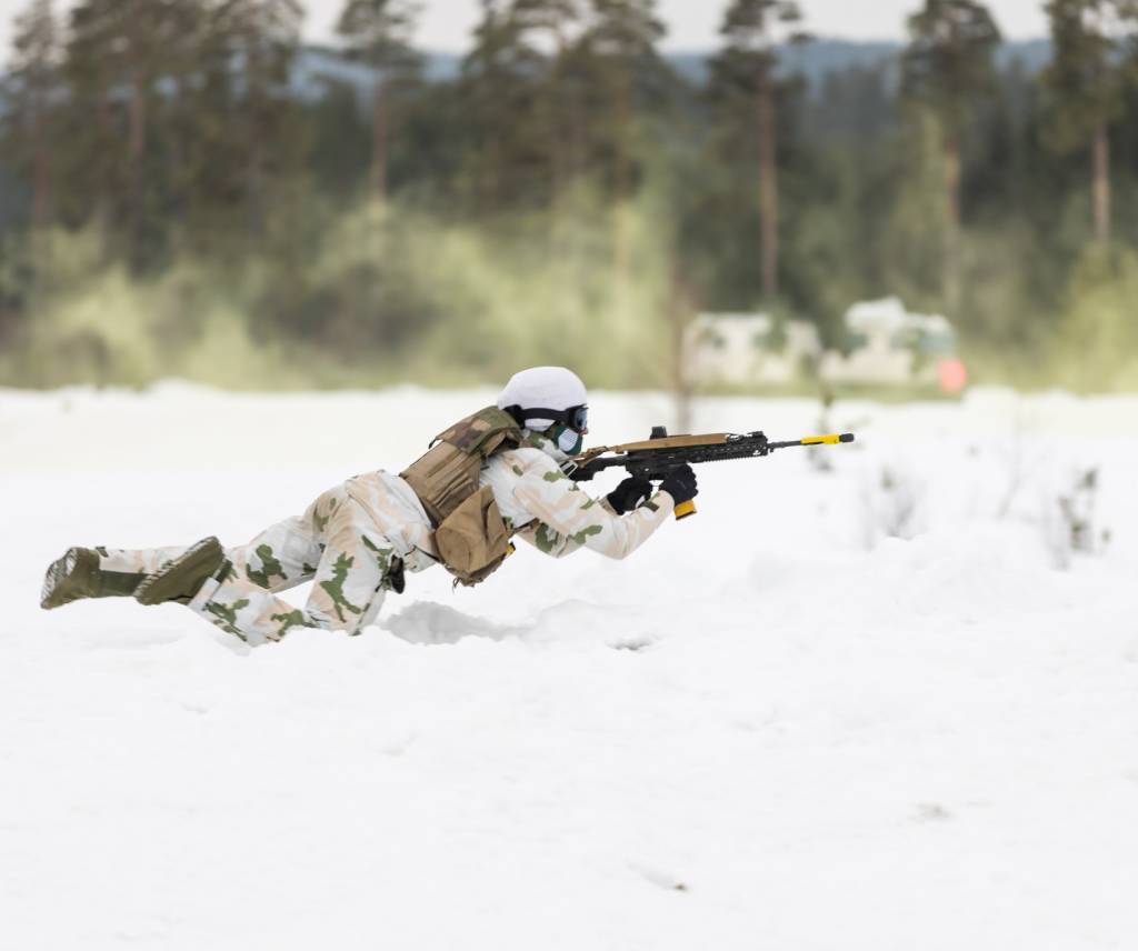Torsdag 17. mars var det besøksdag for media og inviterte allierte gjester i Rena leir. Anledningen var avslutningen på øvelse Brilliant Jump 22 og starten av Cold Response 22.