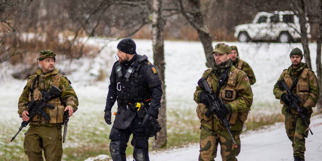 Soldater i Heimevernet og Politiet samarbeider under øvelsen Bifrost i 2019.