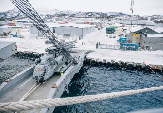 I forkant av øvelsen Cold Response 2022 ankom US Marine Corps til Harstad med fartøyet MV Cape Race. Ombord var flere typer helikoptere, blant annet CH-53E Super Stallion. 