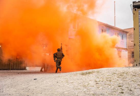 Ukrainske soldater får opptrening av norske instruktører i
Storbritannia i operasjon Interflex. Her får de opplæring i strid i bebygd område (SIBO).