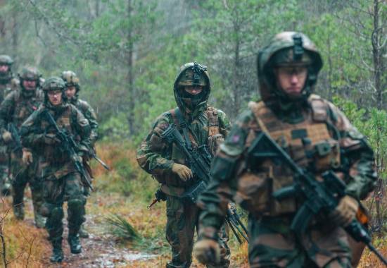 Flere tropper fra Innsatsstyrke Archery og Ålesund heimevernsområde fra HV-11 trente sammen i regnværet. De trente sammen for å få læringsutbytte på tvers av både innsatsstyrken og området.