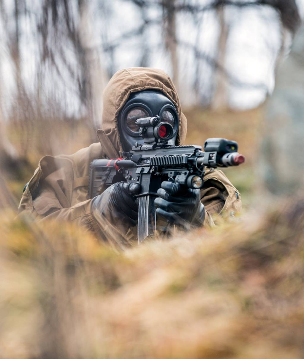 En av -ens CBRN-spesialister på øvelse. De vervede soldatene i Brigade Nords CBRN-rekognoseringsgruppe tilhører Ingeniørbataljonens Ingeniørkompani 4. // Norwegian Army CBRN specialist on an exercise in Troms county.