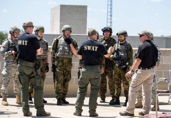 Norex utvekslingen 2016 heimevernets innsasstyrke soldater trener sammen med 34th military police minnesota national guard og lokale politi SWAT instruktører/ Norwegian qrf forces trains with the 34th minnesota national guard military police and the local