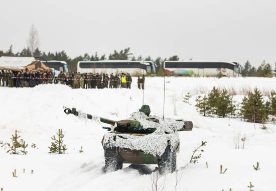 Torsdag 17. mars var det besøksdag for media og inviterte allierte gjester i Rena leir. Anledningen var avslutningen på øvelse Brilliant Jump 22 og starten av Cold Response 22.