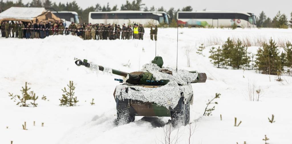 Torsdag 17. mars var det besøksdag for media og inviterte allierte gjester i Rena leir. Anledningen var avslutningen på øvelse Brilliant Jump 22 og starten av Cold Response 22.
