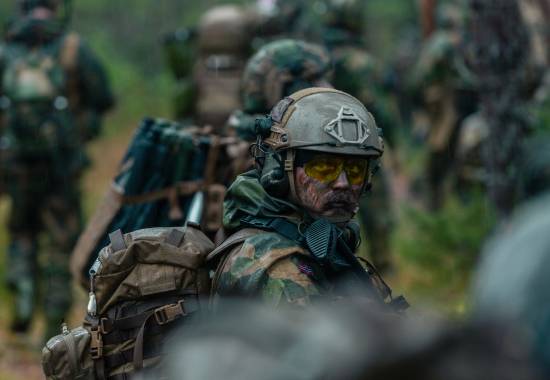 Flere tropper fra Innsatsstyrke Archery og Ålesund heimevernsområde trente sammen i regnværet. De trente sammen for å få læringsutbytte på tvers av innsatsstyrke og område. 