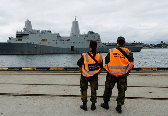 Mottak av USS Mesa Verde i Narvik havn med Heimevernet som styrkebeskyttelse.