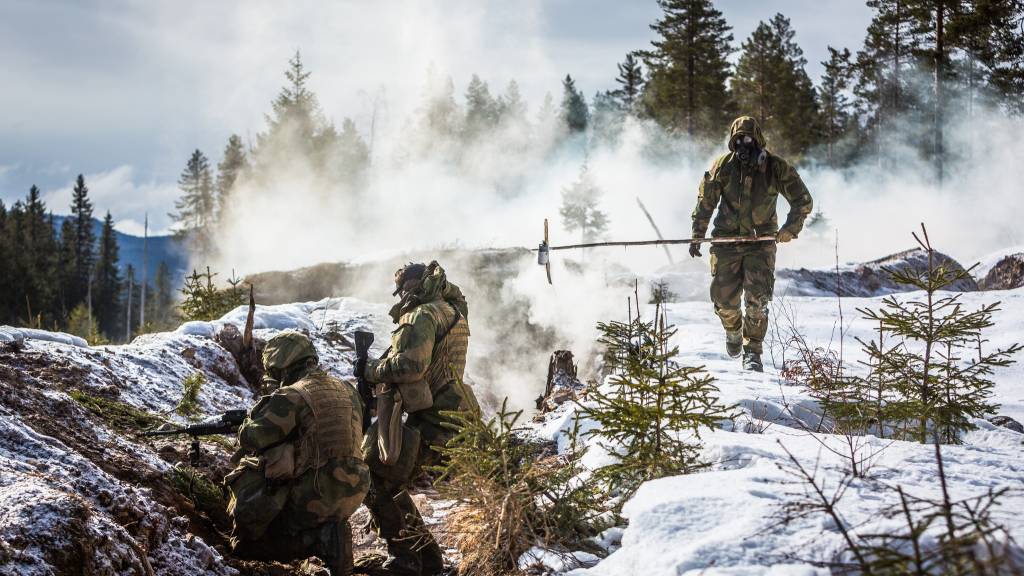 Soldatene blir utsatt for CS-gass under øvelse Ulvelabb, Rena / The soldiers are exposed to CS-gas during exercise Ulvelabb, Rena