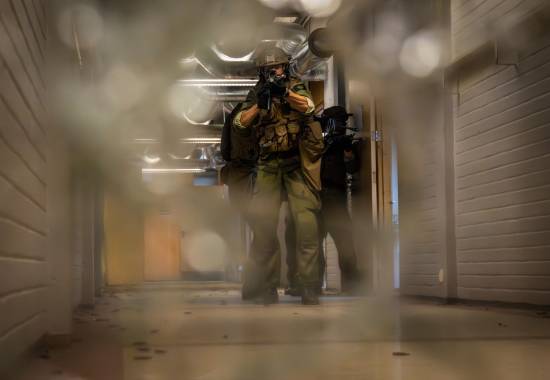 Innsatsstyrke Rype i Trøndelag heimevernsdistrikt 12 øver på MOUT (militære operasjoner i urbant terreng).