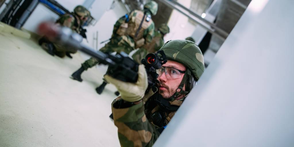 Soldater fra Kristiansand UTR (Utrykningsområde) i HV-08 øvde lørdag morgen på oppdragsløsning inne på Odderøya Renseanlegg.