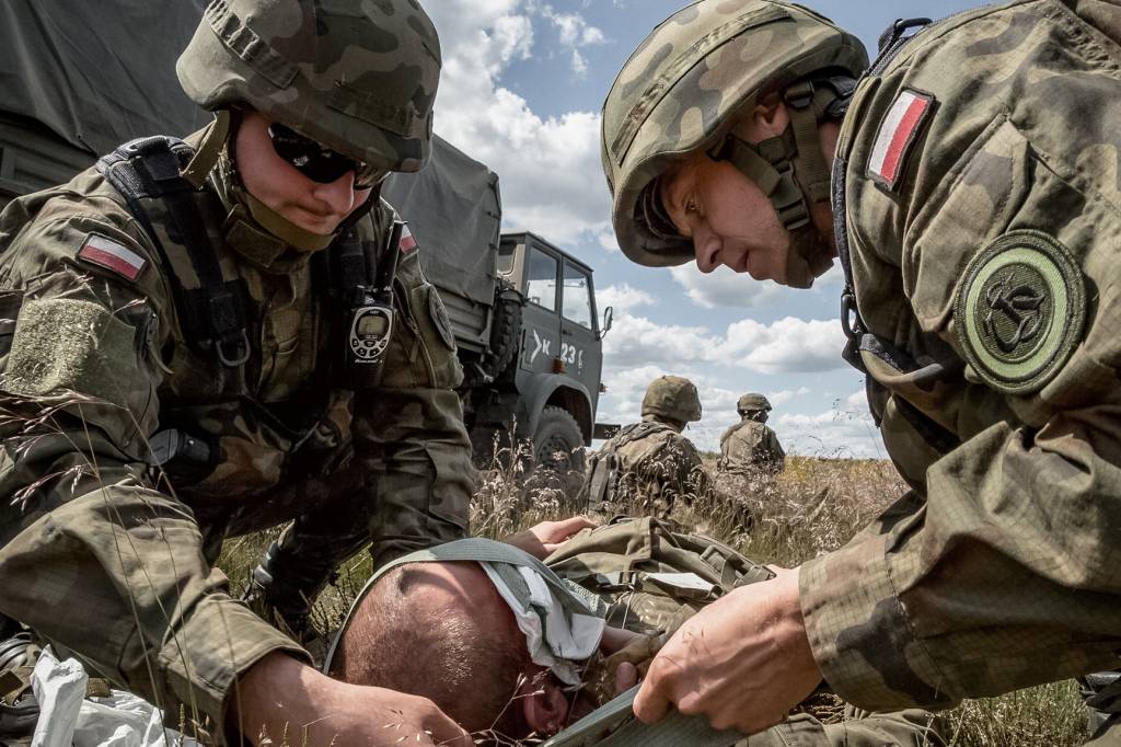 Polish soldiers treat a casualty during a Mass Casualty exercise