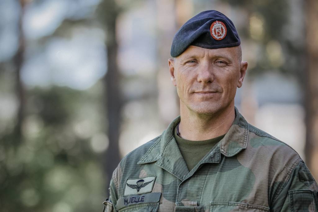 Sersjantmajor Øystein Mjelle er første sersjantmajor i Heimevernet. Sersjantmajor er den øverste graden i den nye befalsordningen og han vil fungere som generalens nærmeste rådgiver under innføring av OR-ordningen i Heimevernet / Sergeant Major Øystein Mjelle is The National Home Guard’s first Sergeant Major and will be the General's close consular under implementation of the new OR-corps in the organization.