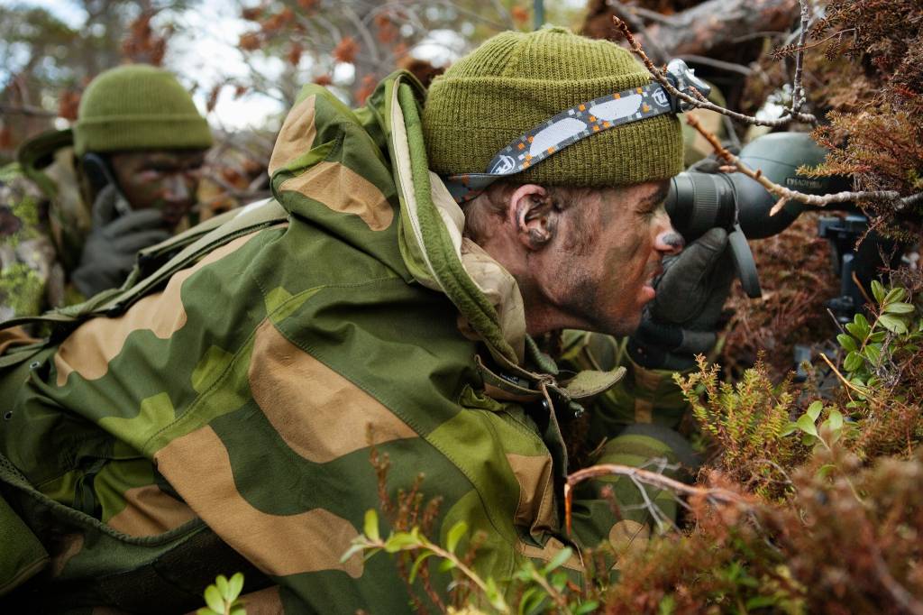 Elever ved Befalsskolen for Heimevernet under en feltøvelse utenfor Porsangermoen
Students at the National Guards officer training school during a field exercise