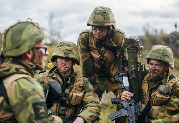 Områdesoldater fra HV-16 gjennomførte et skarpt ildoverfall under øvelse Njård 2018.