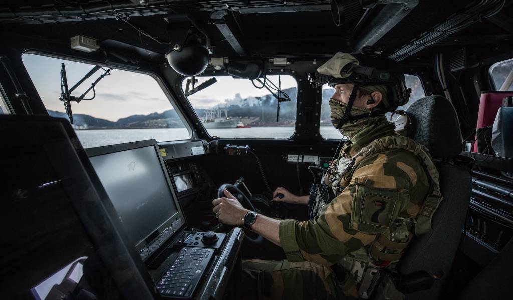 Fartøysoperatør fra Kystjegerkommandoen (KJK) under øvelse Trident Juncture 2018