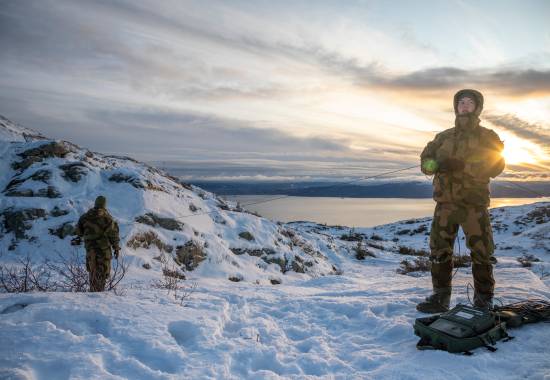 Cybertekniker-elever fra Cyberforsvarets våpenskole under deres vinter-/sambandsøvelse i Trøndelag, november 2019