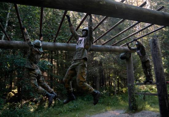 Fra opptaket til Fallskjermjegertroppen (vernepliktige) ved Forsvarets spesialkommando (FSK)