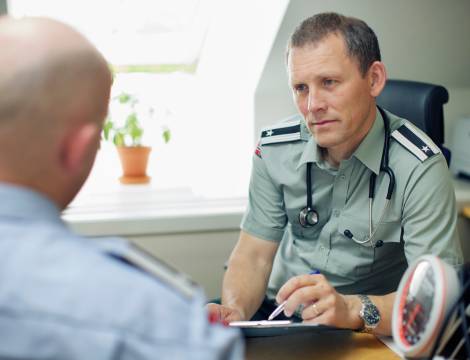 Illustrasjon militær lege