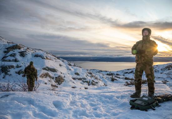 Cybertekniker-elever fra Cyberforsvarets våpenskole under deres vinter-/sambandsøvelse i Trøndelag, november 2019