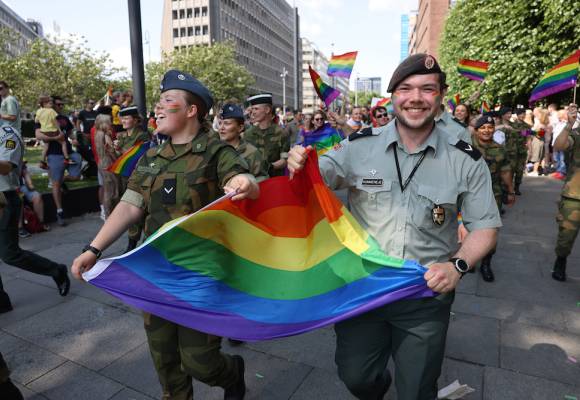 Forsvarets personell i Pride paraden under Oslo Pride 2023 i Oslo