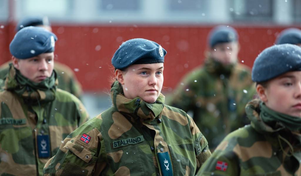Luftvernsoldater på oppstilling.