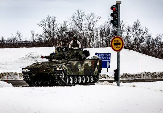 Grensekrysning av styrker fra Norge, Sverige og Finland på grensen mellom Nord-Finland og Finnmark, Norge. Grensekrysningen skjedde som en del av øvelse Nordic Response 24.
 
Border crossing at exercise Nordic Response. Swedish and Finnish forces cross the border from Northern Finland and into Finnmark, Norway. The border crossing is as part of exercise Nordic Response 24, and marks a historic milestone as Finland and Sweden now are part of NATO.