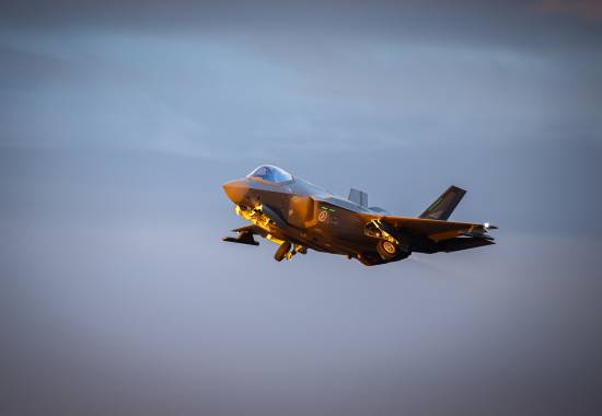 Norsk F-35A tar av fra den fornyet rullebanen ved Ørland flystasjon for første gang