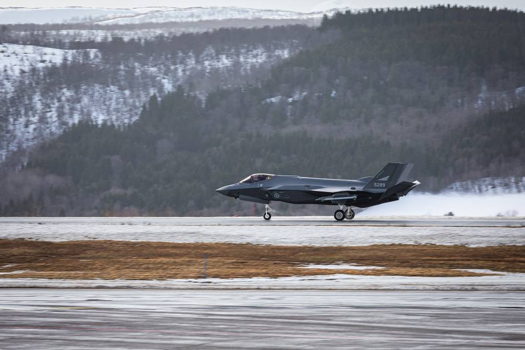 F-35 lander på Evenes flystasjon etter å ha blitt sendt på vingene av NATO på QRA-oppdrag.